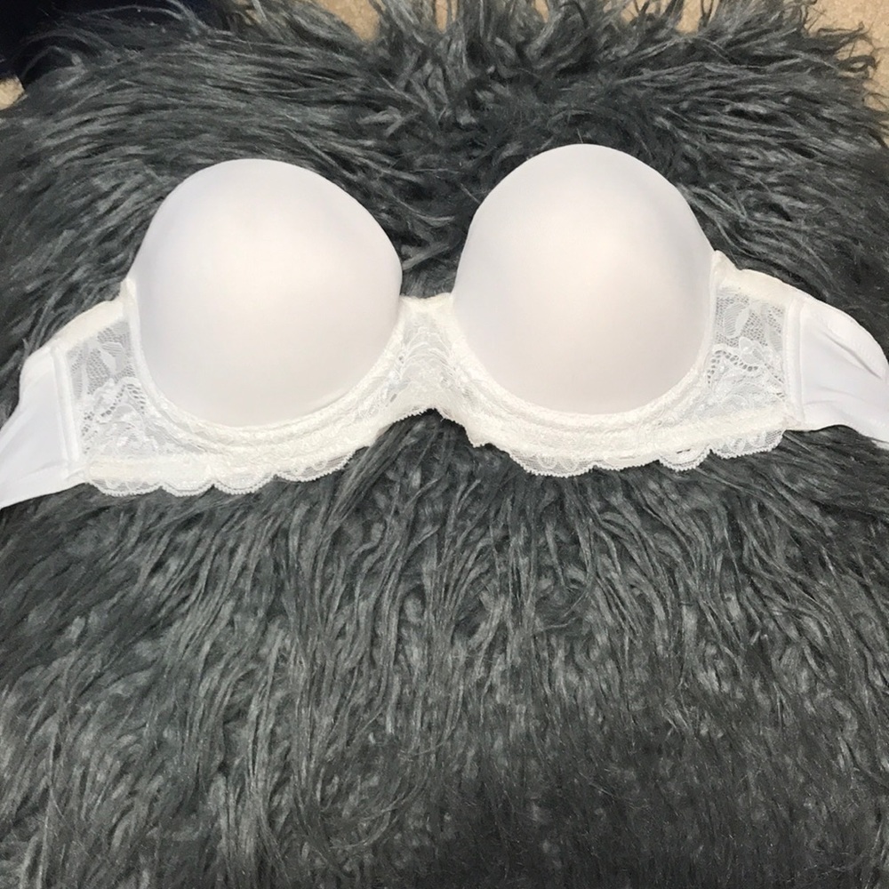 WHITE STRAPLESS BRA